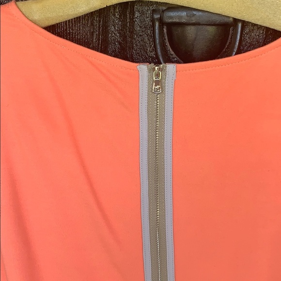 Adorable dress with a long zipper - Picture 4 of 5